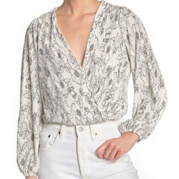 ✨ ASTR The Label Pleated Floral Faux Wrap Blouse White Black Medium - Picture 1 of 13